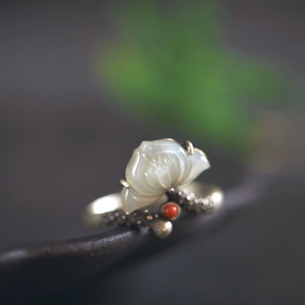 Elavate your style lotus ring